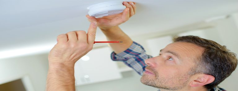 Read more about the article תחזוקת גלאי עשן בבית או בעסק- מדריך מקוצר